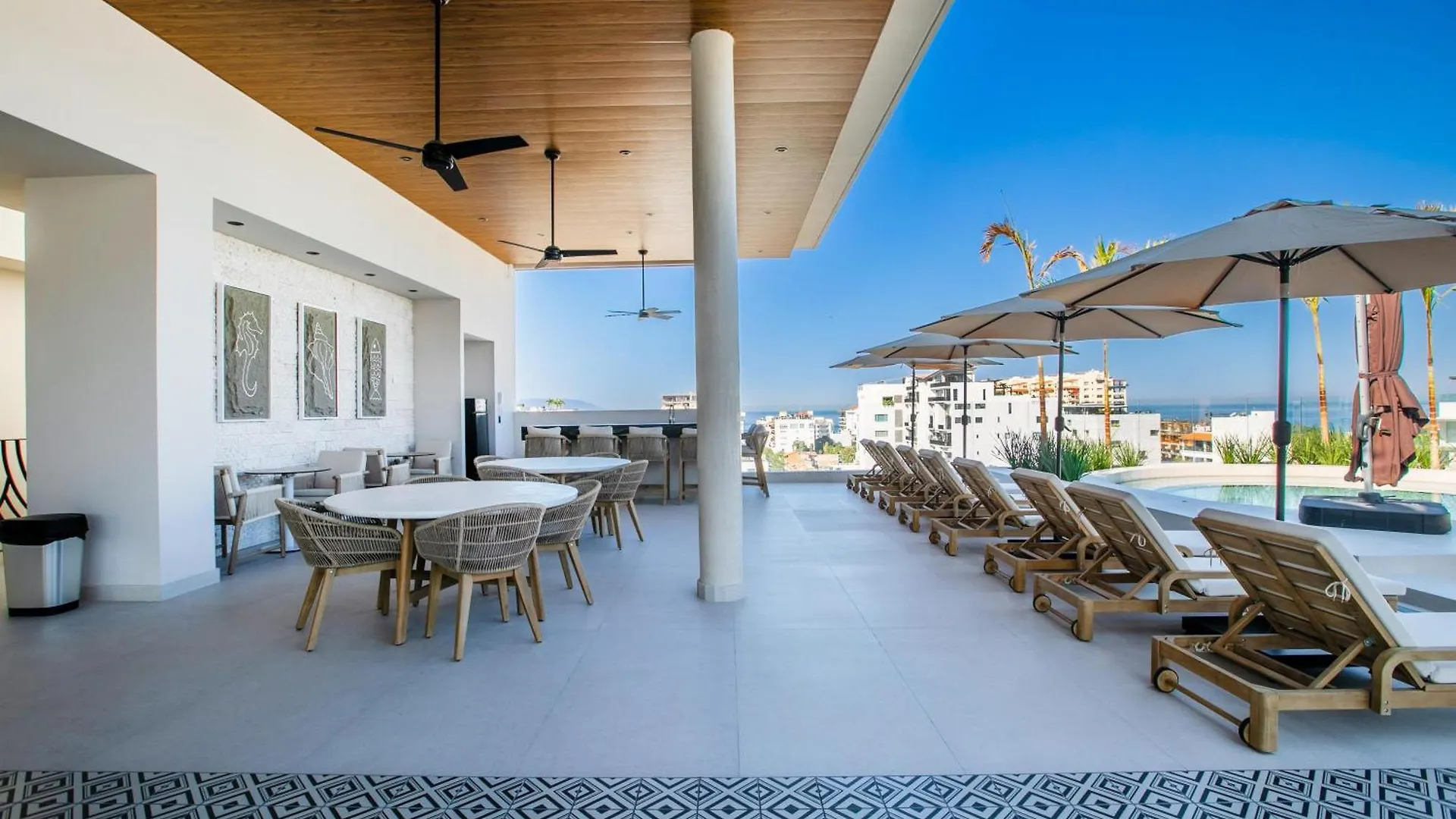 D'Vine Escape: Luxury Condo In Romantic Zone Puerto Vallarta