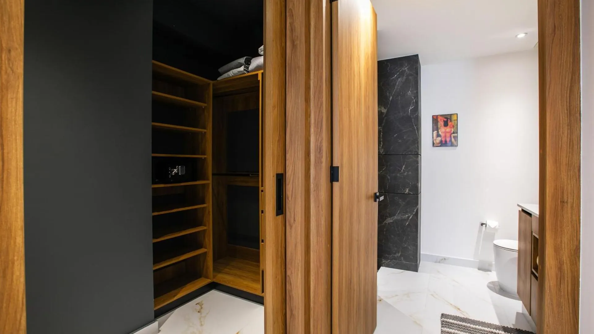 D'Vine Escape: Luxury Condo In Romantic Zone Puerto Vallarta Holiday home