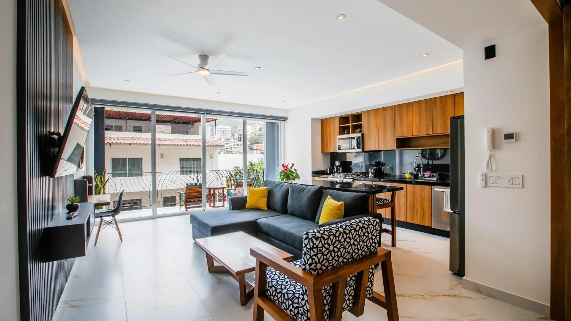 D'Vine Escape: Luxury Condo In Romantic Zone Puerto Vallarta