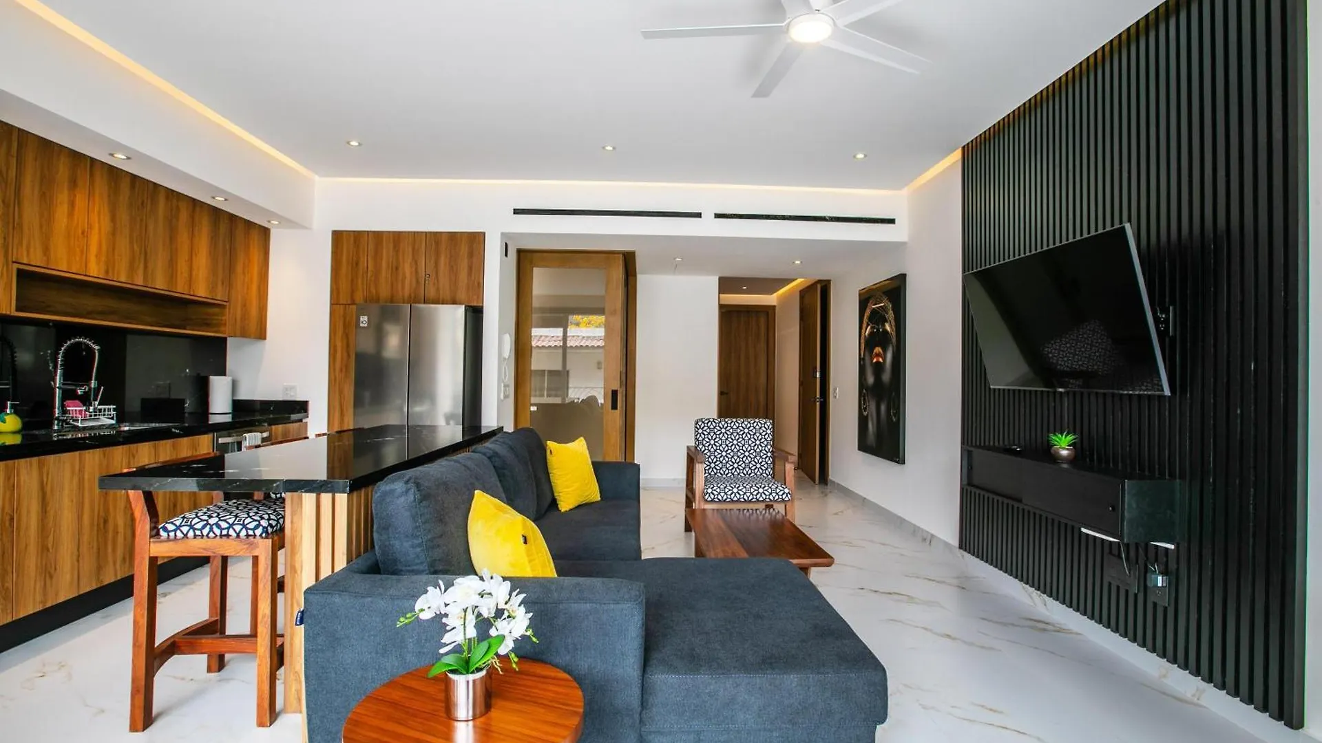 D'Vine Escape: Luxury Condo In Romantic Zone Puerto Vallarta Holiday home