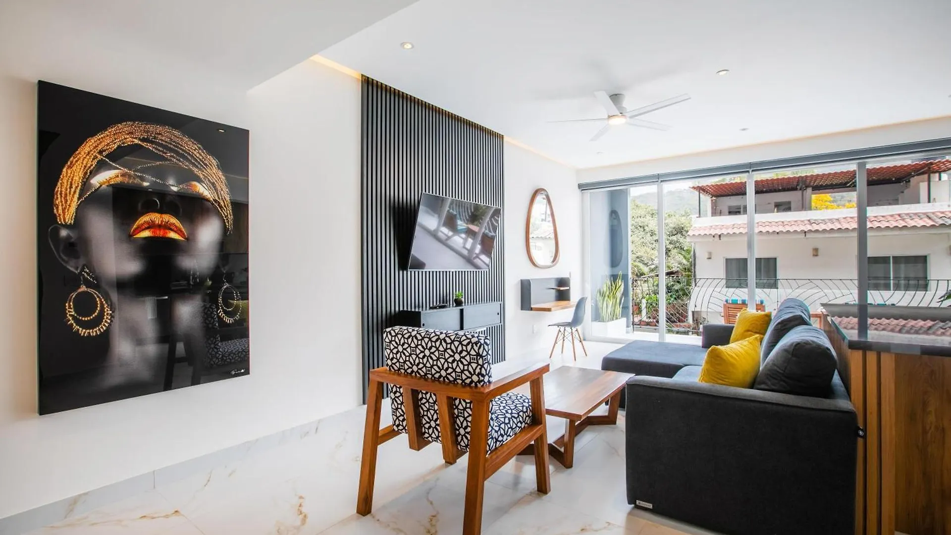 D'Vine Escape: Luxury Condo In Romantic Zone Puerto Vallarta Mexico