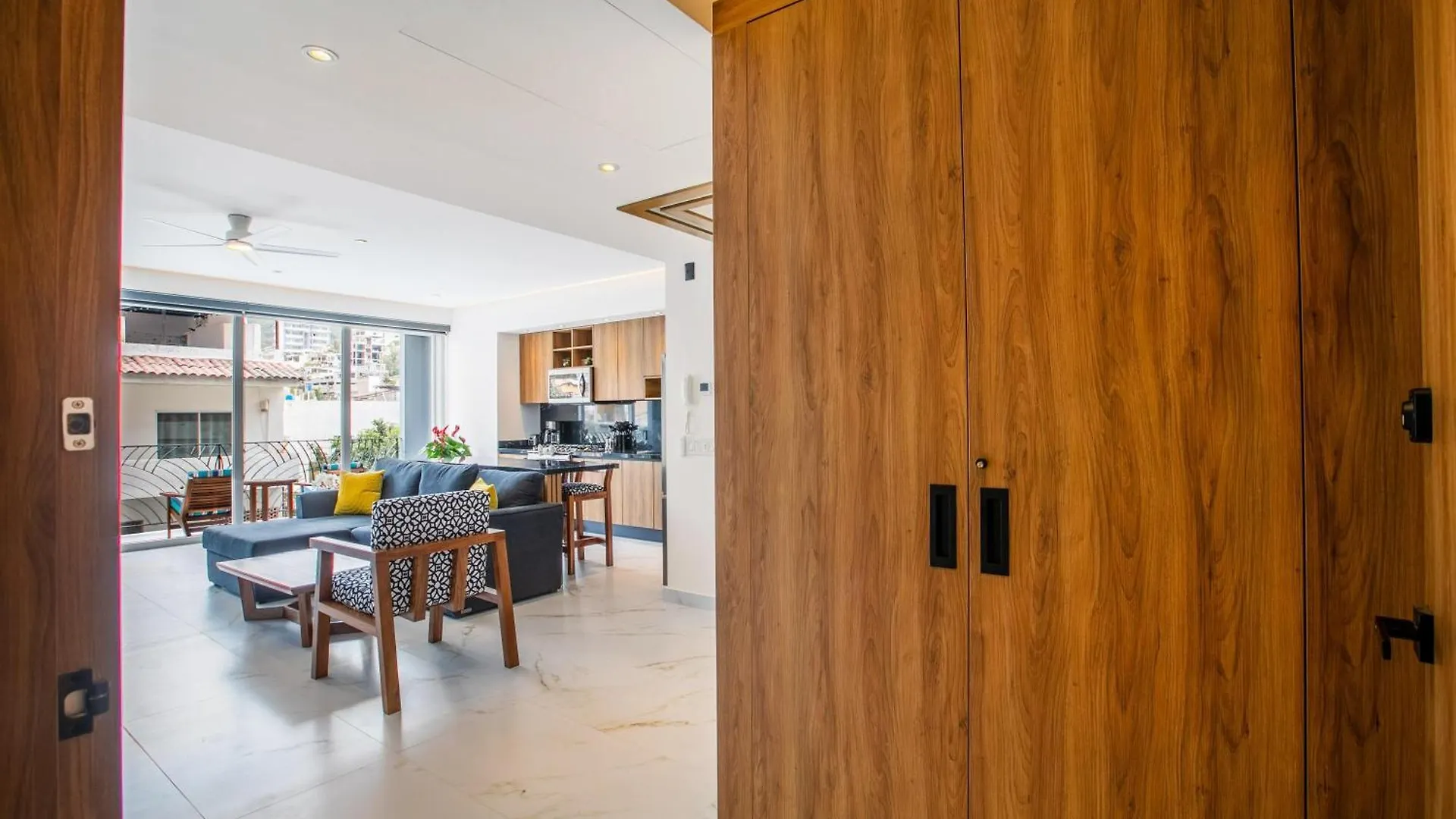D'Vine Escape: Luxury Condo In Romantic Zone Puerto Vallarta Holiday home