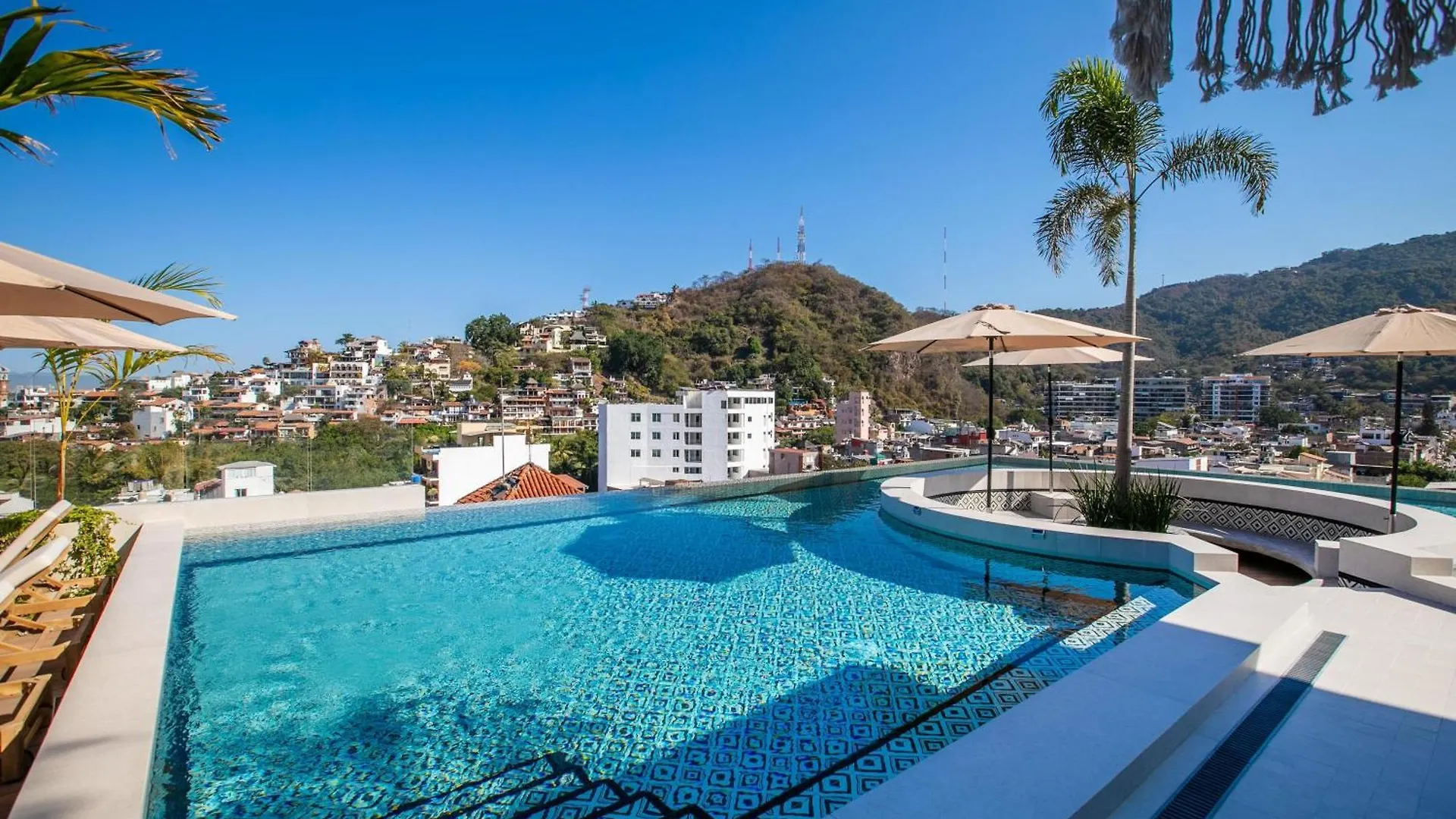 D'Vine Escape: Luxury Condo In Romantic Zone Puerto Vallarta