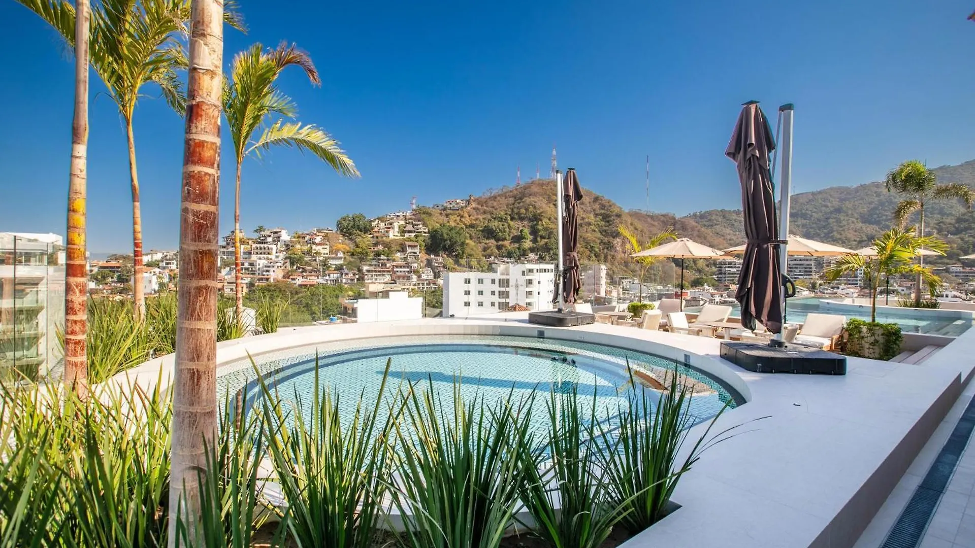 D'Vine Escape: Luxury Condo In Romantic Zone Puerto Vallarta Holiday home